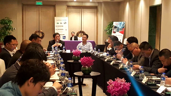 �й�����ͷе�ˣ�AGV����ҵͬ�˽��� ���׹ٷ�-�������������·����е����ͬ�����³���λ